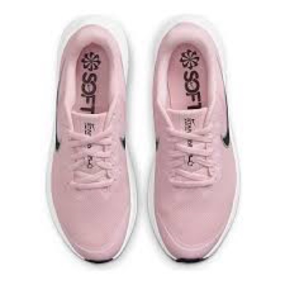 Worn once Nike Pastel Pink Sneakers with Breathable and White Sole